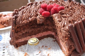 Chokladtårta med hallonmousse, glutenfri